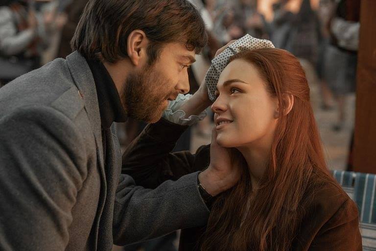 Há um mês para o retorno de Outlander, as expectativas estão a todo vapor. Novo lugar, uma nova história e a cada vez que uma nova foto ou novo vídeo são lançados, tal expectativa só aumenta. Há um mês para o retorno de Outlander, as expectativas estão a todo vapor. Novo lugar, uma nova história e a cada vez que uma nova foto ou novo vídeo são lançados, tal expectativa só aumenta.