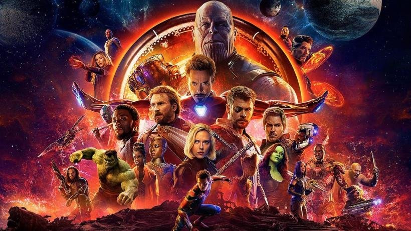 Está quase chegando a hora! Vingadores: Guerra Infinita chega aos cinemas nesta quinta-feira, 26. Após 10 anos da existência do Universo Marvel nos cinemas e da sugestão de incluir Thanos, no primeiro Vingadores (2012), a expectativa para o filme é alta. É como diria Tony Stark: “Chegou o momento tão esperado!” Alguns fãs enxergam nesse novo filme a esperança de renovação dentro desse universo cinematográfico. Alguns dos Vingadores já tiveram as suas histórias contadas nas suas próprias trilogias e isso pode dar espaço para essa nova leva de super-heróis.