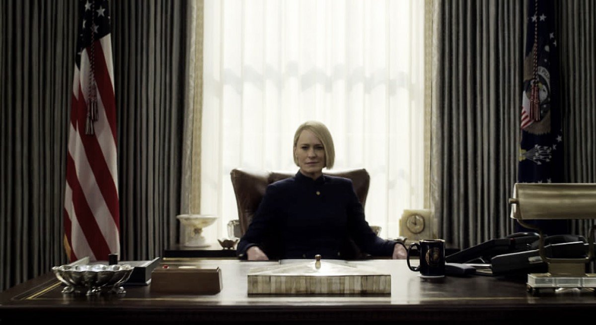 Netflix compartilhou o primeiro teaser da última temporada de House of Cards com Robin Wright no comando