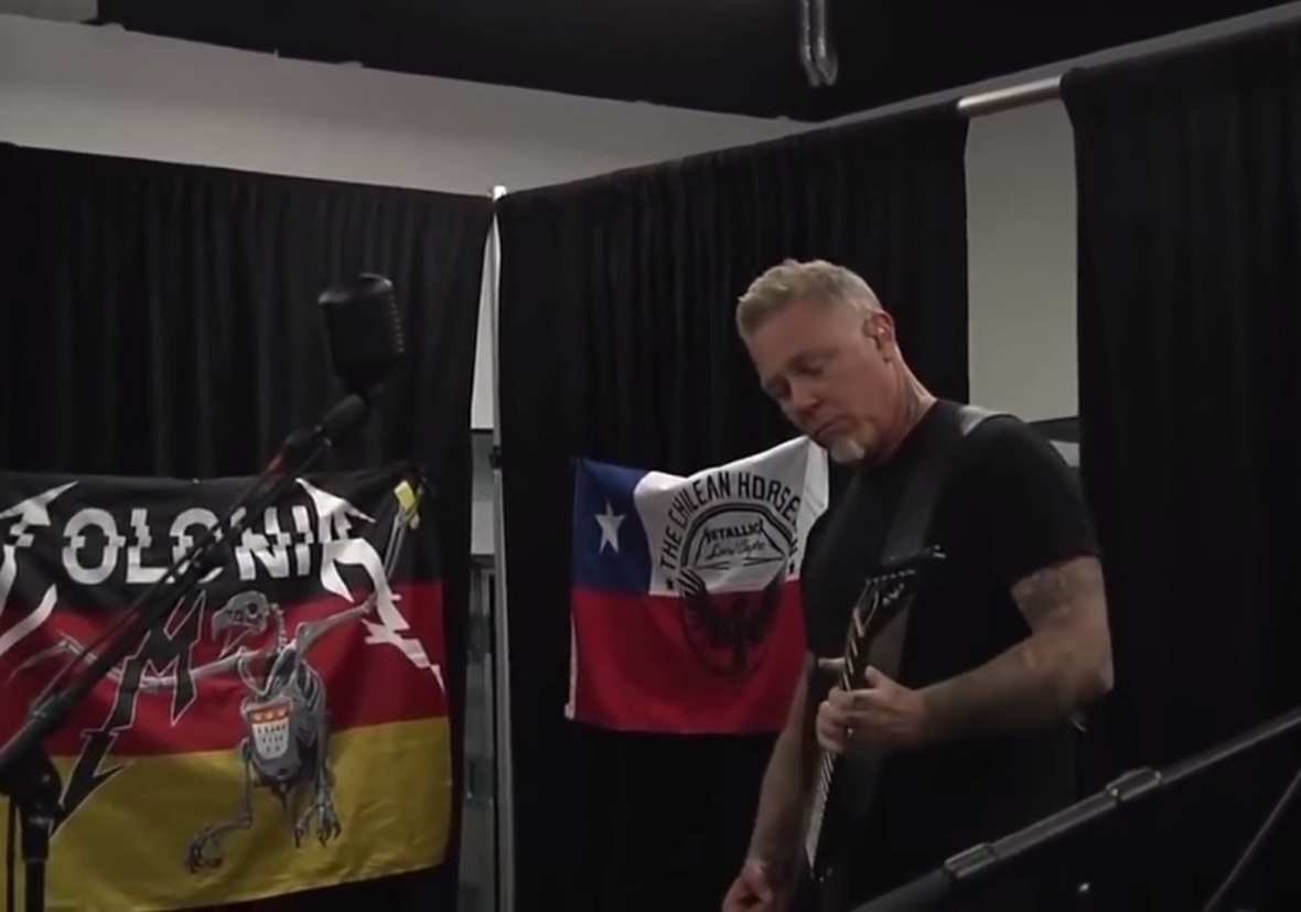 O vocalista e guitarrista James Hetfield tocou um trecho de "Cirice", música do Ghost lançada no disco "Meliora" (2015), durante um ensaio do Metallica. O momento foi captado em vídeo e divulgado no YouTube; veja a baixo: