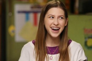 Segundo o site Entertainment Weekly, a emissora ABC está planejando um spin-off da série The Middle. Ainda não foram feitos acordos, mas a ideia atual é focar o spin-off em torno da personagem Sue Heck, interpretada pela atriz Eden Sher. Segundo o site Entertainment Weekly, a emissora ABC está planejando um spin-off da série The Middle. Ainda não foram feitos acordos, mas a ideia atual é focar o spin-off em torno da personagem Sue Heck, interpretada pela atriz Eden Sher.