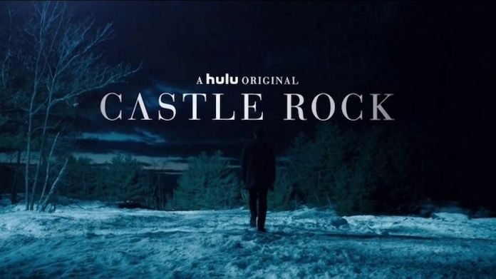 A produtora Hulu divulgou a data de estreia de Castle Rock, série baseada no trabalho de Stephen King. A primeira temporada que possui 10 episódios confirmados será lançada nos Estados Unidos no dia 25 de julho.