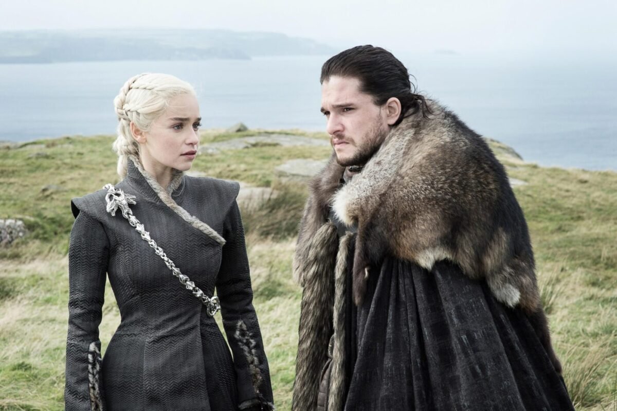 A última temporada de Game of Thrones ainda não tem uma data de retorno oficial, mas o presidente de programação da HBO Casey Bloys revelou que Game of Thrones retornará para seus seis episódios finais no primeiro semestre de 2019.