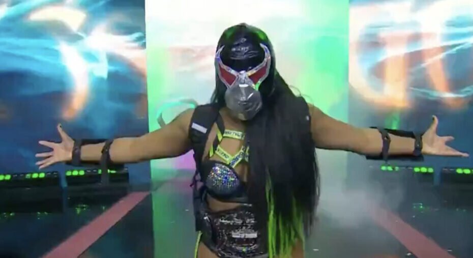 Athena apresenta traje inspirado em Bane no ROH Final Battle