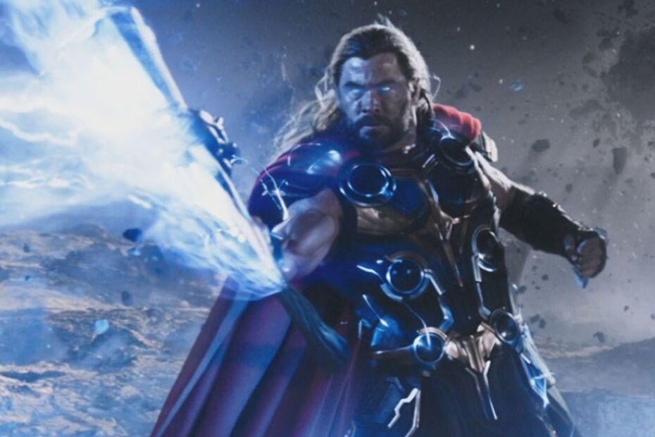 Rumores recentes indicam que Gareth Edwards, diretor de "The Creator", é um dos principais candidatos para dirigir Thor 5, a sequência da Marvel. Em uma entrevista para o podcast Post Credit do BroBible, Edwards falou sobre esses rumores e disse que ficou lisonjeado com as especulações. Apesar de estar atualmente focado em trabalhos de ficção científica original, ele não descartou a possibilidade de dirigir um filme do universo Marvel, desde que a história seja interessante. Edwards também expressou seu amor pelos filmes da Marvel e seu entusiasmo pelo futuro do cinema. "Thor 5: Em busca de uma nova direção para o Deus do Trovão"
