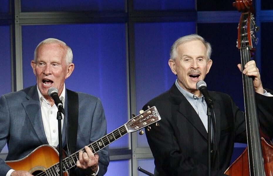 A partida de Tom Smothers, metade dos Irmãos Smothers, aos 86 anos.