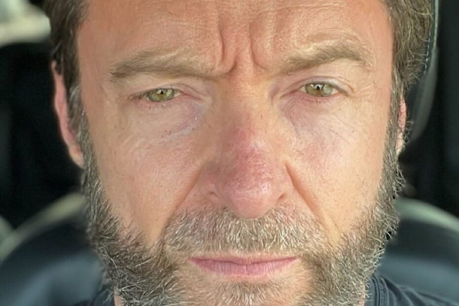 Hugh Jackman se despede do bigode de Wolverine ao celebrar o fim de Deadpool 3