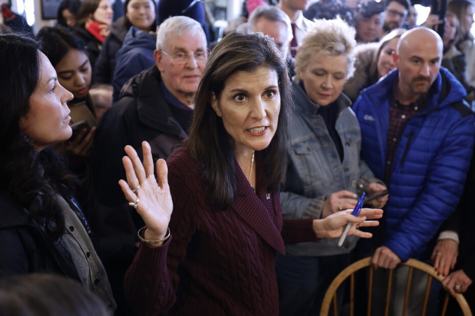 Nikki Haley participa de evento no CNN Town Hall, enquanto Donald Trump faz entrevista com Sean Hannity na Fox News