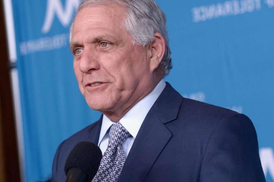 Ex-CEO da CBS, Leslie Moonves, paga multa de 11K por incentivar policial a divulgar informações confidenciais sobre alegação de agressão sexual