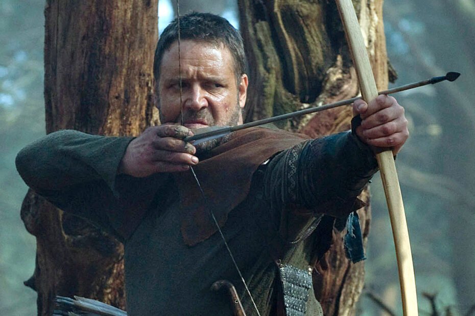 Incidente no set de "Robin Hood" deixa Russell Crowe com pernas quebradas