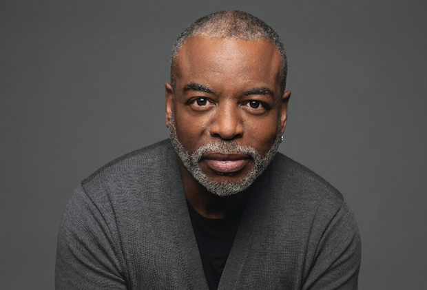 LeVar Burton em negociações para ser o apresentador de Trivial Pursuit na CW