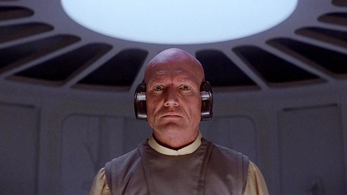 Lobot Lobot falou muito mais (e morreu mais) em Star Wars: O Império Contra-Ataca