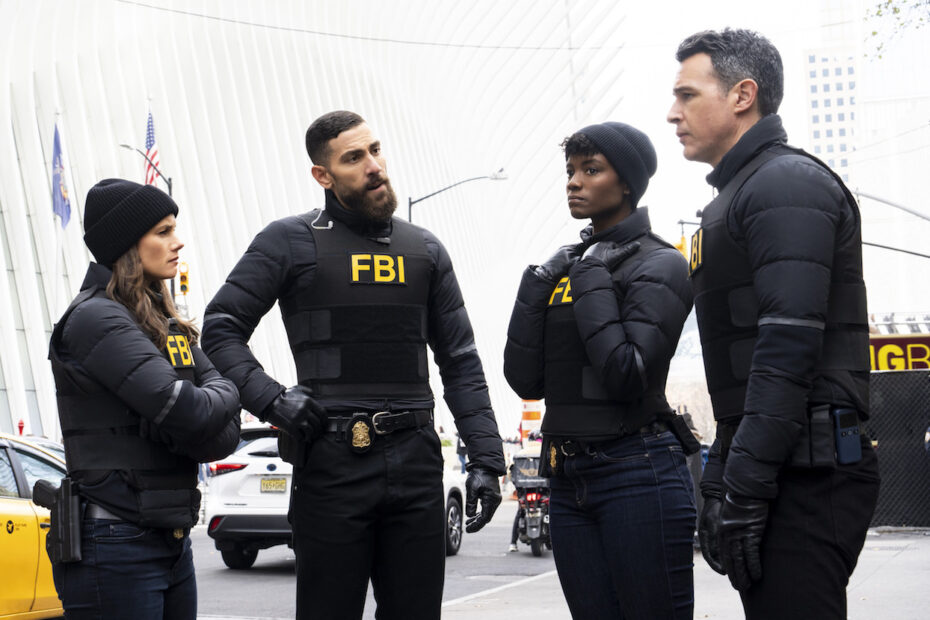 O FBI da CBS retornou com força total após uma pausa de nove meses, conquistando a maior audiência da noite de terça-feira. Além disso, o programa empatou com o reality show The Bachelor da ABC na categoria demográfica. O retorno de #TheFBIs conquista público com números recordes após 9 meses de pausa.