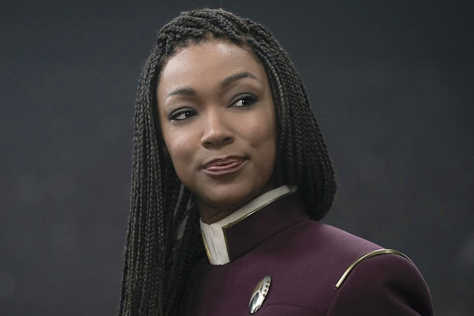 Star Trek: Discovery: Sonequa Martin-Green sugere reunião emocionante entre Burnham e Book, além de uma reviravolta "grande" na temporada final - Assista