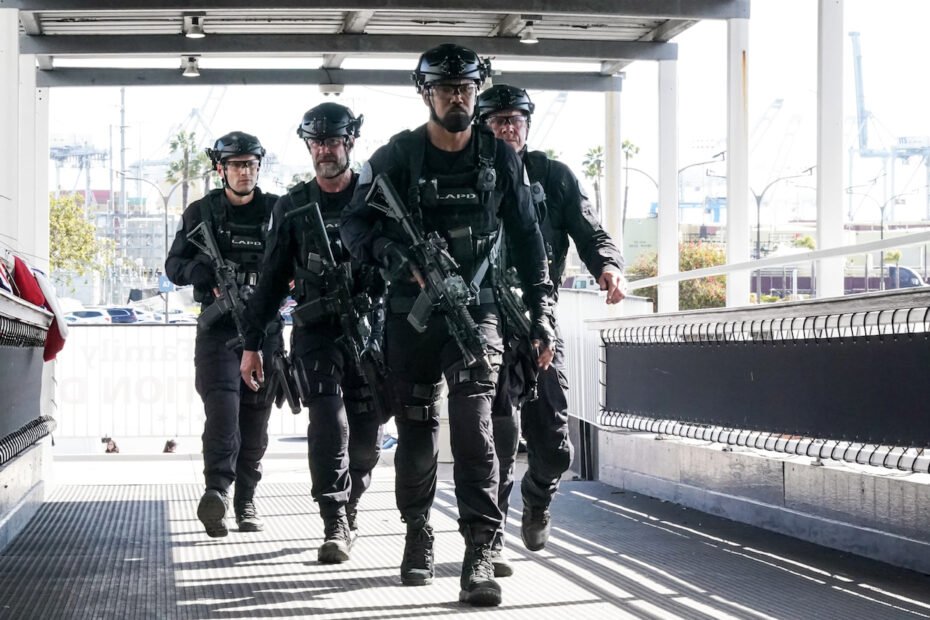 "S.W.A.T. Muda Status de Dois Veteranos para Recorrentes na Temporada Final, Produtor Promete um 'Último Ato Adequado' para Cada um (Exclusivo)"