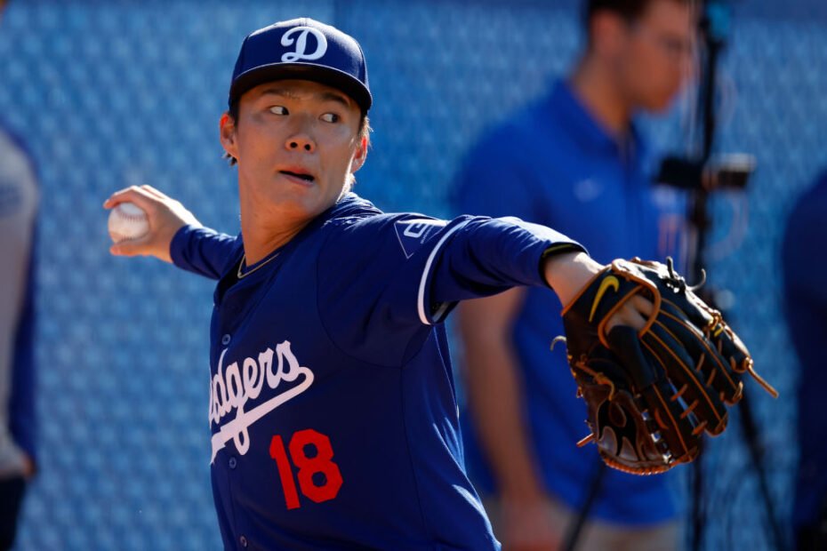 Yoshinobu Yamamoto impressiona companheiros de equipe do L.A. Dodgers em seu primeiro treino de rebatidas