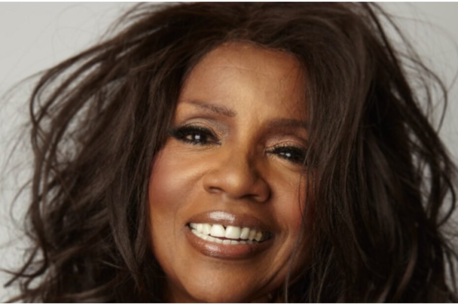 Cinebiografia de Gloria Gaynor será produzida para Lifetime na série 'Robin Roberts Apresenta'