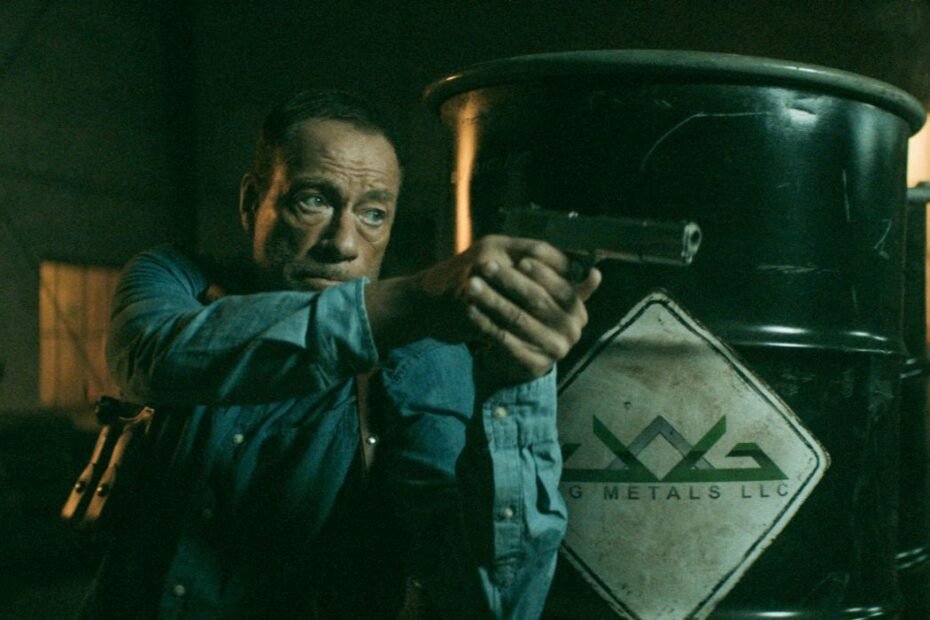 Jean-Claude Van Damme mostra ação em imagens de 'Escuridão do Homem'