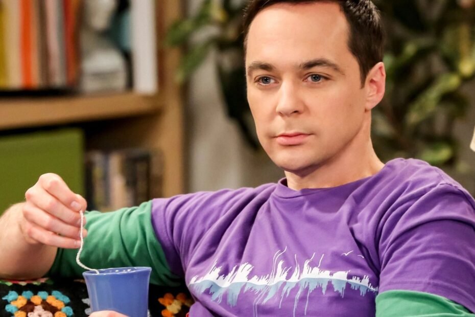 Jim Parsons revela emoções ao retornar para 'Young Sheldon': Estranho e maravilhoso.