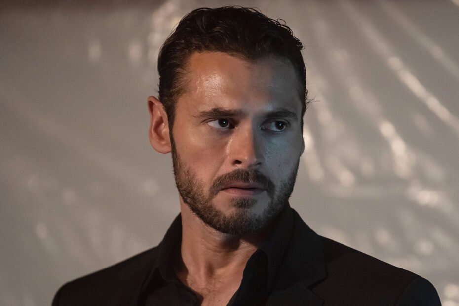 Morte de Adan Canto muda toda a dinâmica da nova temporada de The Cleaning Lady, dizem produtores.