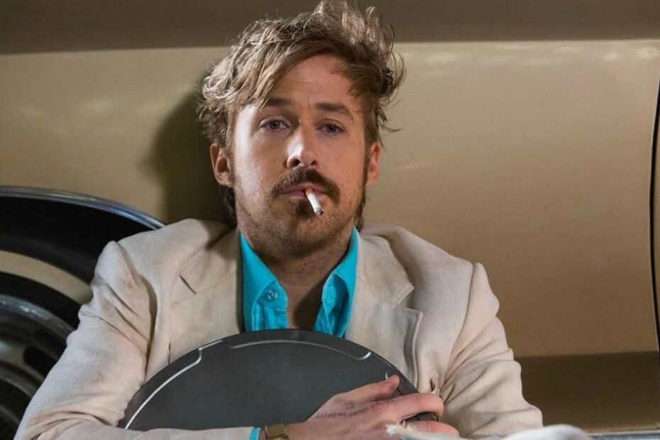 O querido ator Ryan Gosling conquistou seu lugar no cinema há algum tempo, mas sua popularidade atingiu altos patamares em 2023, graças ao filme Barbie. Durante a turnê de imprensa, o próprio filme e até mesmo em uma performance no Oscar, Gosling arrasou como Ken, tornando-se um dos atores mais populares e procurados do mundo. Isso tem despertado um interesse renovado em muitas de suas performances anteriores, uma das quais tem estado disponível para streaming na Netflix por um tempo. Infelizmente, isso vai mudar no próximo mês. Perdendo o Melhor Filme de Ryan Gosling no Netflix