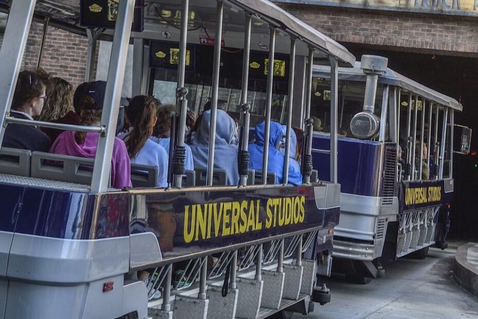 Acidente de bonde na Universal Studios Hollywood deixa 15 feridos