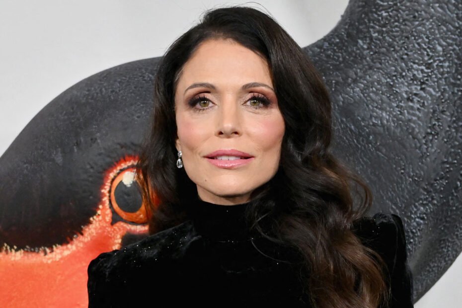 Bethenny Frankel pausa podcast de divórcio após morte da mãe