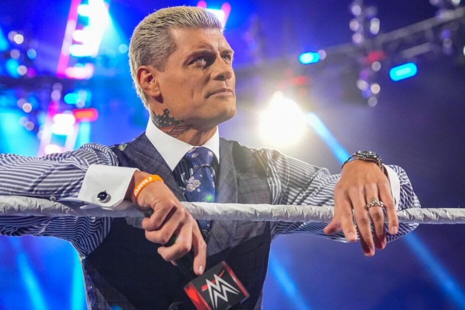 Cody Rhodes cogitado para reboot de Corra que a Polícia Vem Aí, estrelado por Pamela Anderson e Liam Neeson