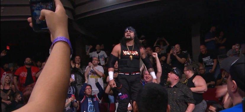 Ex-lutador da AEW, Mike Santana, retorna ao TNA no Rebellion