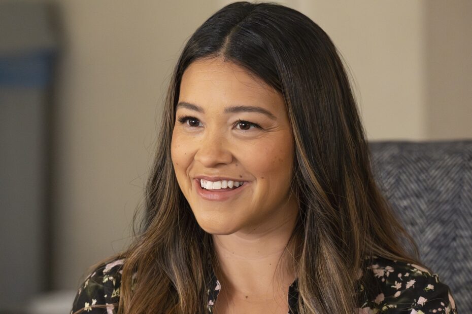 Gina Rodriguez fala sobre o final da 2ª temporada de 'Não Está Morto Ainda', as chances de renovação e mais Gina Rodriguez de Not Dead Yet fala sobre reviravolta final, chances de renovação e seu convidado dos sonhos em Jane the Virgin
