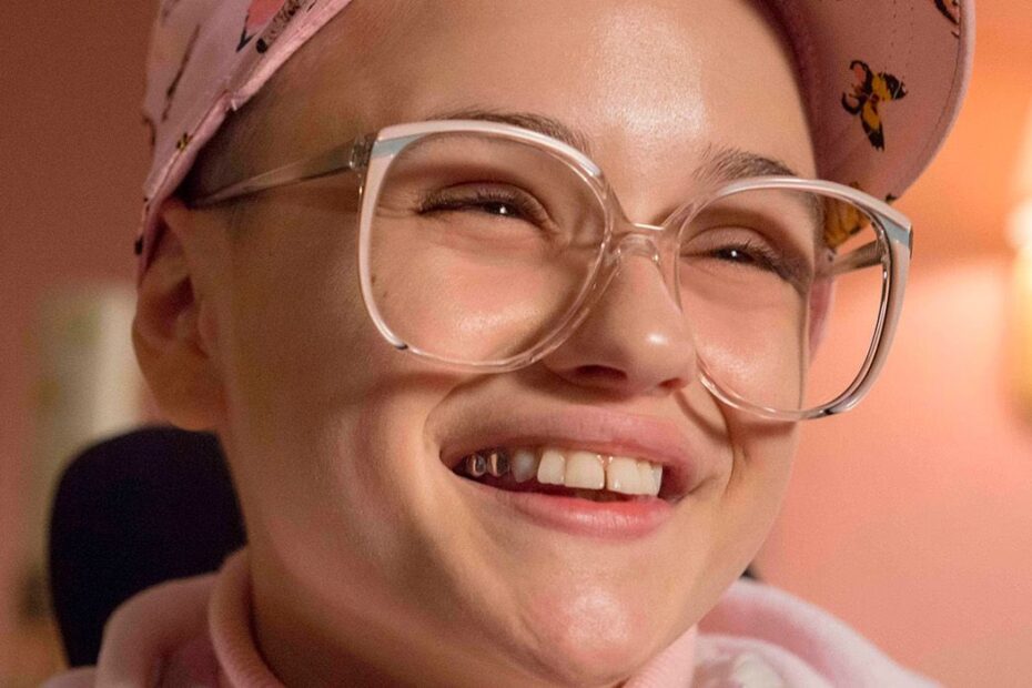 Joey King está aberta a dar uma segunda chance ao seu papel como Gypsy Rose Blanchard em "The Act". A atriz recebeu elogios e uma indicação ao Emmy por sua interpretação da vítima do transtorno factício imposta por outra pessoa em 2019. Agora, em uma conversa com o podcast "The Awardist" da EW, a atriz de 27 anos revela que não descartou a possibilidade de retornar ao polêmico papel após a recente liberação de Blanchard da prisão. Joey King aberta para dar mais uma chance à sua personagem de Gypsy Rose Blanchard.