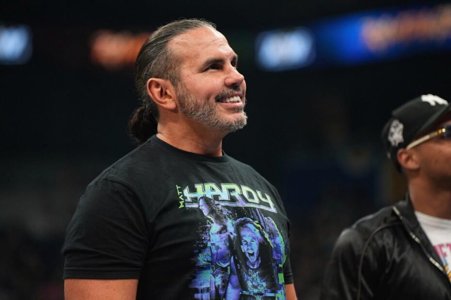 Matt Hardy esclarece status de livre agência após sua aparição no TNA Rebellion