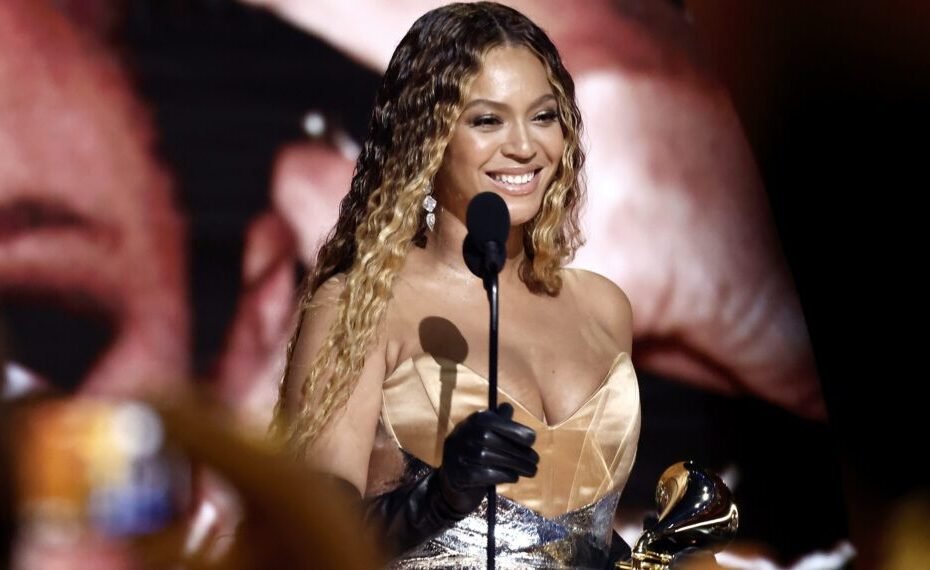 Premiação iHeartRadio homenageia Cher e Beyoncé; 'All American' retorna; 'Sex and the City' chega à Netflix; 'NCIS' encontra 'X-Files'