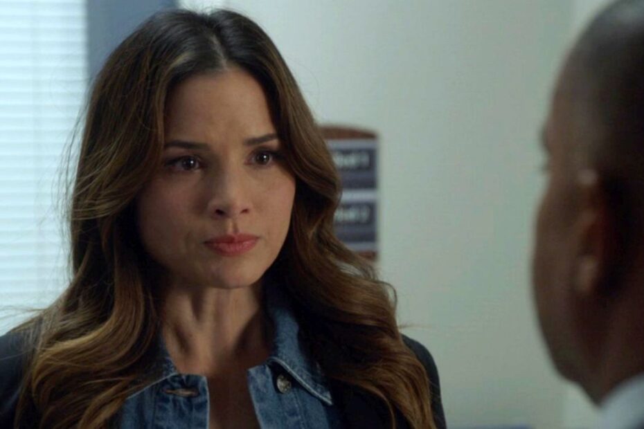 A mais recente temporada de NCIS apresentou uma nova personagem chamada Jessica Knight, interpretada por Katrina Law. A atriz está substituindo a personagem de G Callen, interpretada por Chris O'Donnell, que está afastada do programa temporariamente. Condição Importante para a Substituição Perfeita de Jessica Knight no NCIS