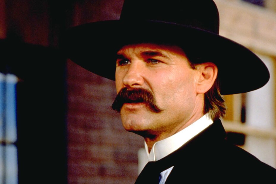 Kurt Russell realiza passeio selvagem em um cavalo durante as filmagens de Tombstone