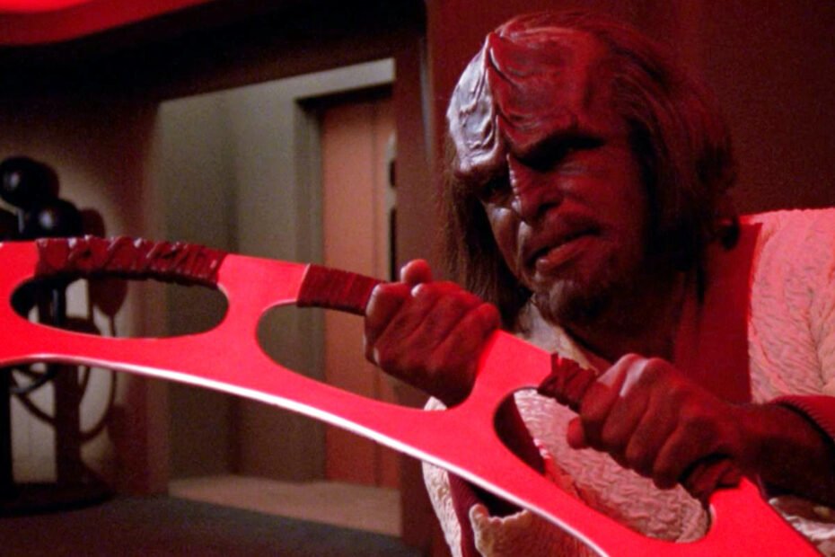 Acorde clássico retorna: Michael Dorn realiza várias acrobacias de Worf