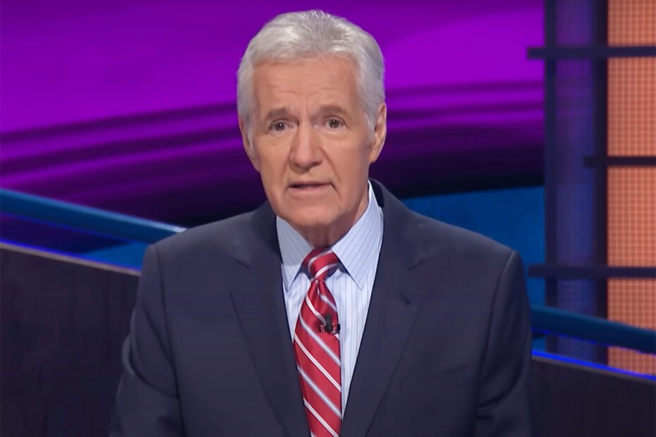 Alex Trebek, apresentador do programa Jeopardy!, imortalizado com selo dos Correios dos Estados Unidos