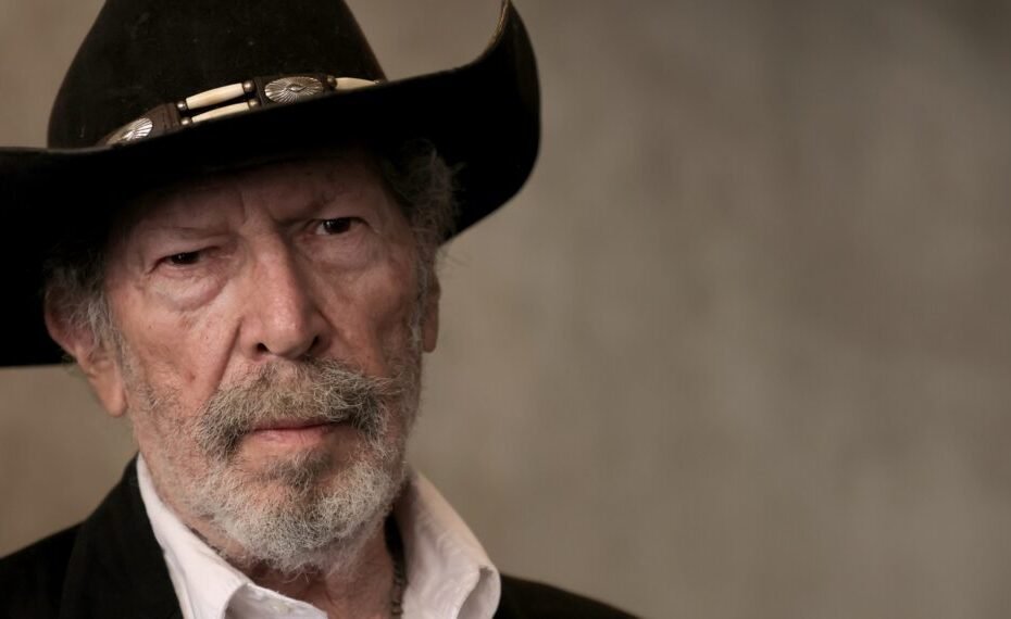 Artista Country e Escritor Kinky Friedman Falece, Deixando um Legado de Humor Rápido aos 79 anos