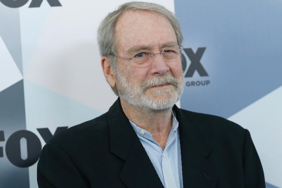 Martin Mull, estrela da série "Roseanne" e "Sabrina, Aprendiz de Feiticeira", faleceu aos 80 anos. A triste notícia da morte de Mull foi confirmada pela sua filha, Maggie Mull, em sua conta do Instagram. Ator Martin Mull, estrela de Roseanne e Sabrina, a Aprendiz de Feiticeira, falece aos 80 anos.