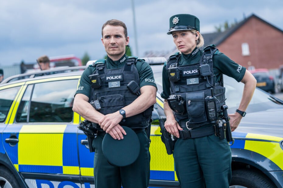 "Luzes Azuis pode saciar o desejo por séries policiais: confira um trecho da envolvente drama policial do BritBox"