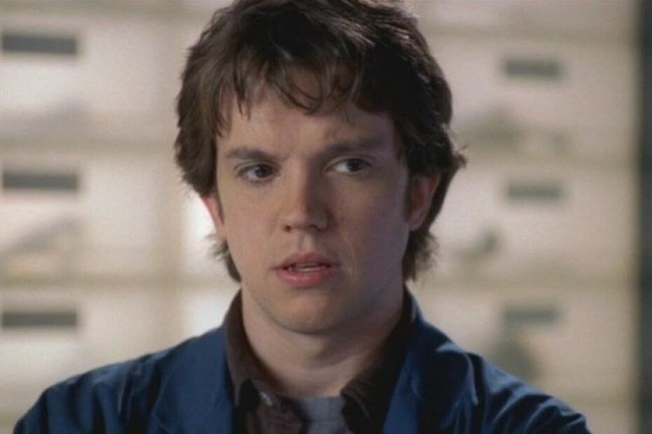 Por que Zack Addy deixou Bones?