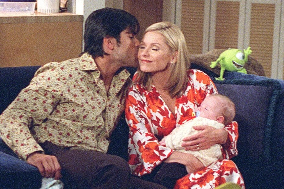 Reencontro emocionante de Kelly Ripa e Mark Consuelos com seu bebê de "All My Children" de 22 anos - ASSISTIR