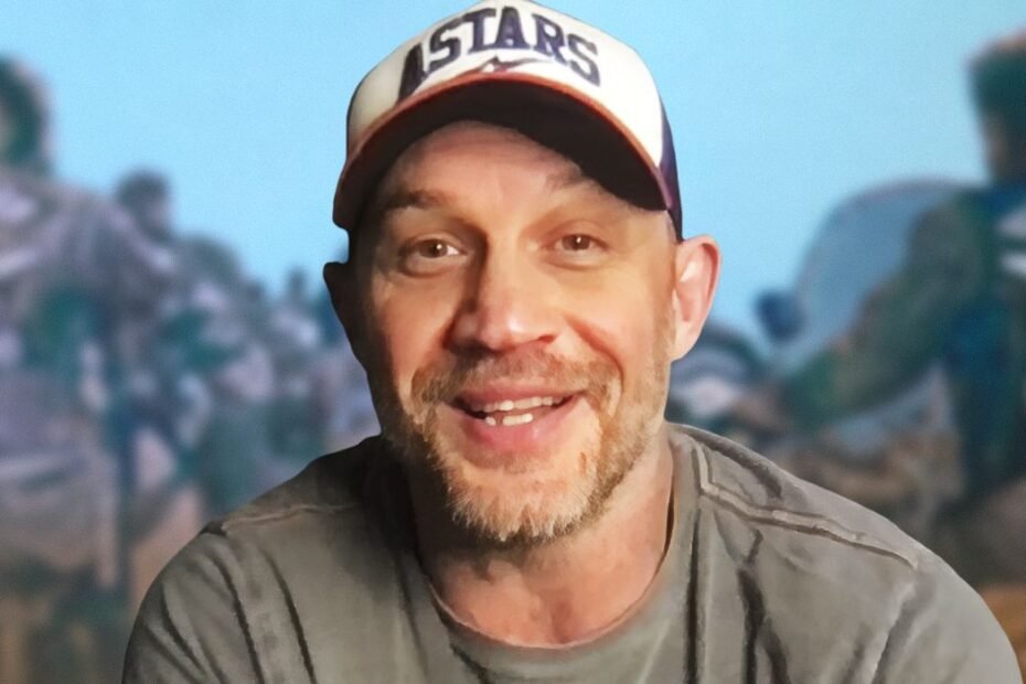 Tom Hardy explica por que não lê sempre o roteiro de seus filmes.