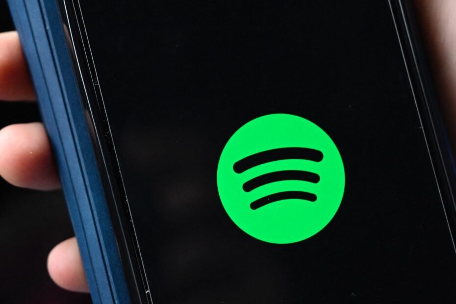 Ações da Spotify disparam com aumento de assinantes Premium e redução de custos