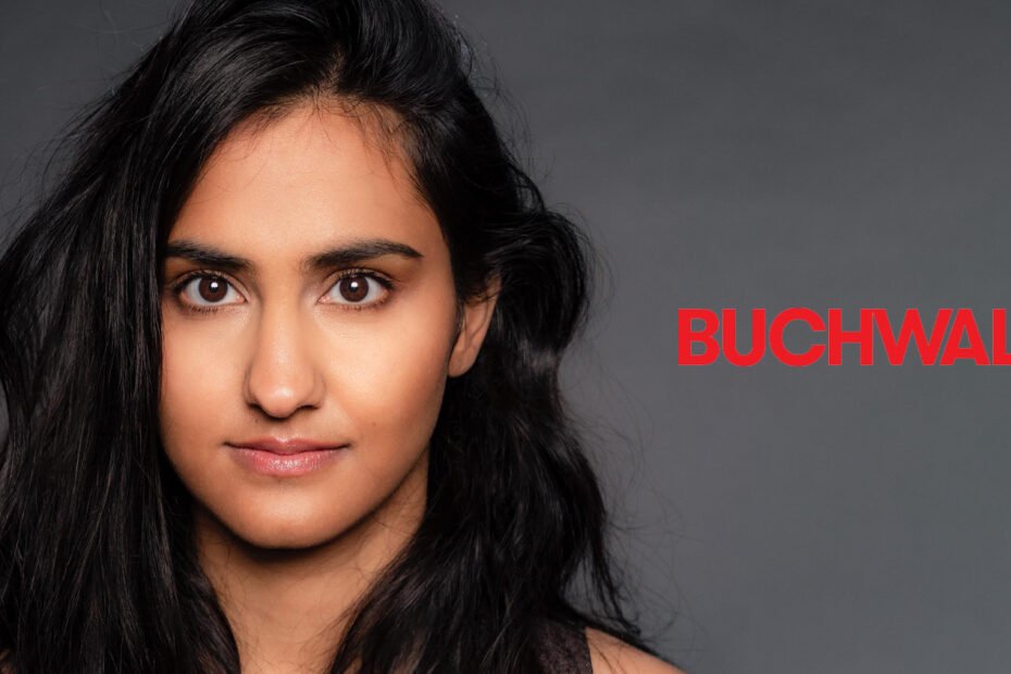 Amrit Kaur de 'As Vidas Sexuais das Garotas Universitárias' fecha contrato com Buchwald