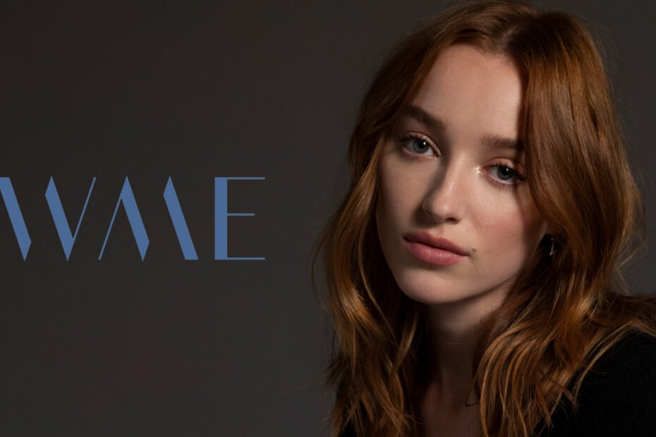 Atriz de 'Bridgerton' e 'Fair Play', Phoebe Dynevor assina com WME.