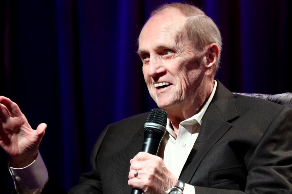 Bob Newhart, gênio da comédia e ícone da TV, faleceu aos 94 anos