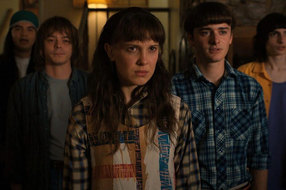 A quinta temporada de "Stranger Things" está em produção e os fãs estão ansiosos para saber o que esperar dos próximos episódios. O criador da série, Matt Duffer, compartilhou recentemente uma foto dos bastidores, dando aos fãs um vislumbre do que está por vir. Criador de Stranger Things revela foto do set da 5ª temporada