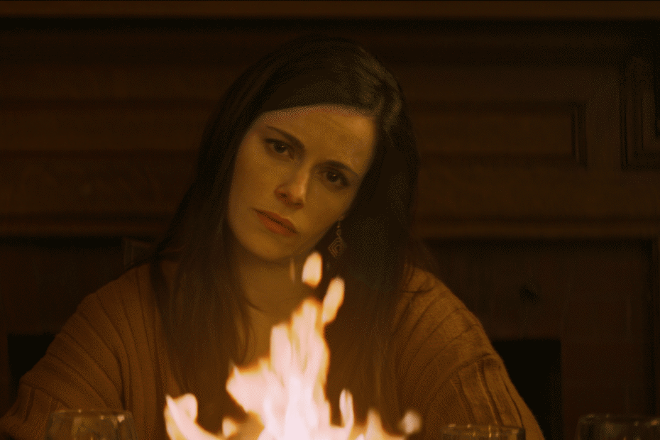 Filme de terror "Mom" com Emily Hampshire conquista acordo na América do Norte.