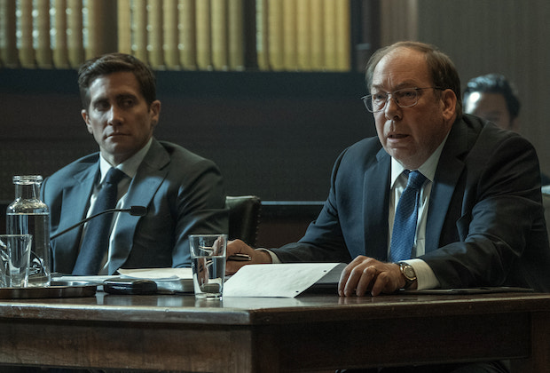 O episódio 6 de "Presumed Innocent" está chegando e promete muita emoção para os fãs da série. O julgamento finalmente começa, e a testemunha em destaque é o médico legista. Nesse trecho exclusivo, somos apresentados a seu depoimento detalhado e impactante. Início do Julgamento de Assumido Inocente Revela Testemunha que Considera Rusty um "Idiota"